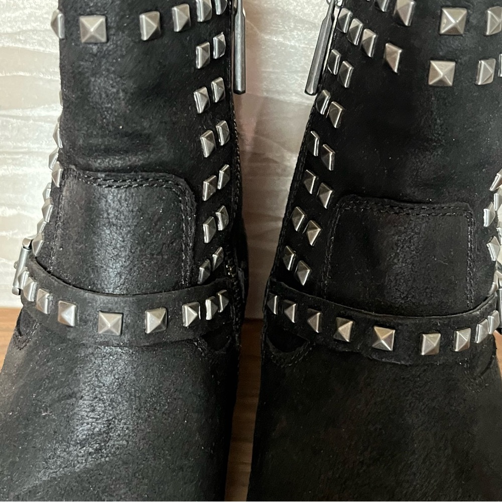 Lauren Ralph Lauren booties 🥾 - Picture 3 of 11